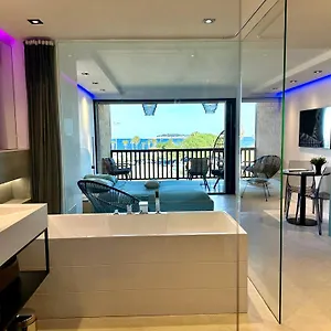 Neuf Climatisé - Vue Saint-tropez - 50m Et Port - Piscine Appartement